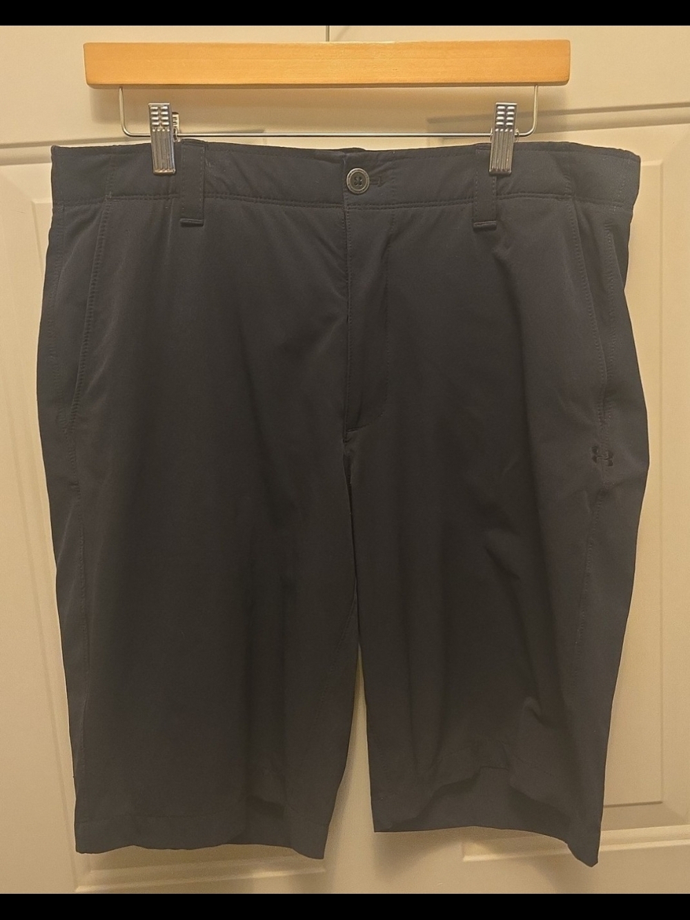 Under Armour Men's Black Athletic Shorts Size 36